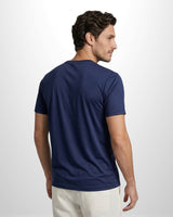Camiseta Ziol Pima SilkTouch Marinho masculina em algodão peruano Pima, vestida pelo modelo, foto 2