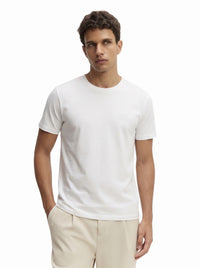 Camiseta Ziol Pima SilkTouch Branco masculina em algodão peruano Pima, vestida pelo modelo, foto 1