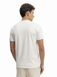 Camiseta Ziol Pima SilkTouch Branco masculina em algodão peruano Pima, vestida pelo modelo, foto 3