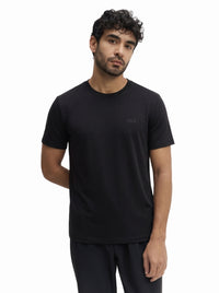 Camiseta Ziol Pima SilkTouch Preto masculina em algodão peruano Pima, vestida pelo modelo, foto 1